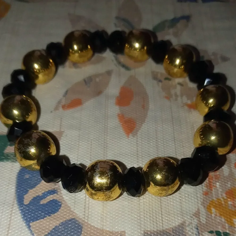 One gold&blk bracelet without charm